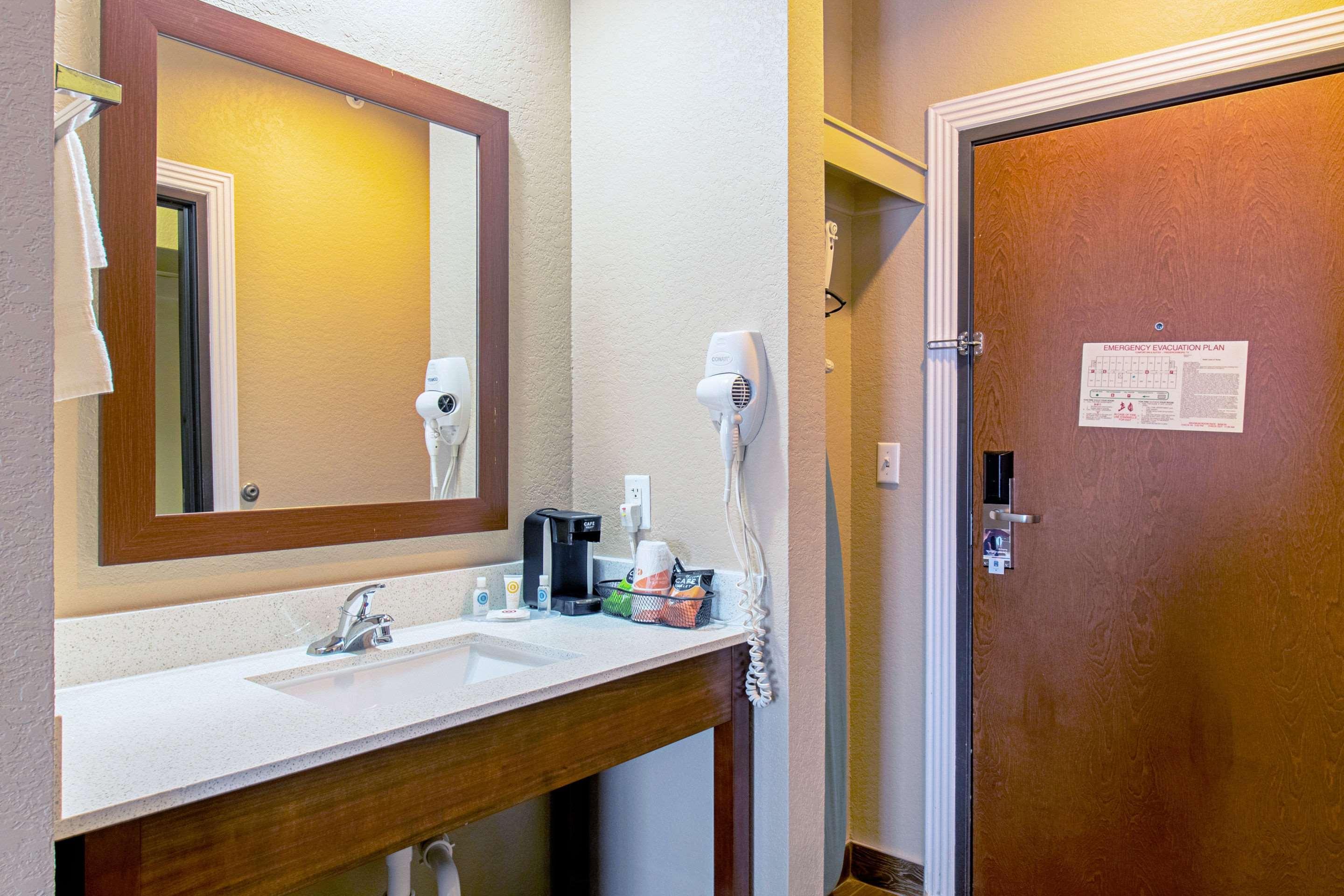 Hotel Comfort & And